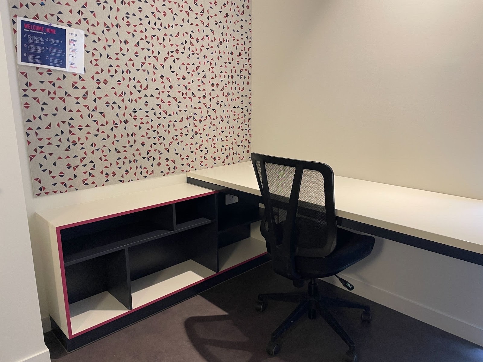 Room D - 房間佈置
